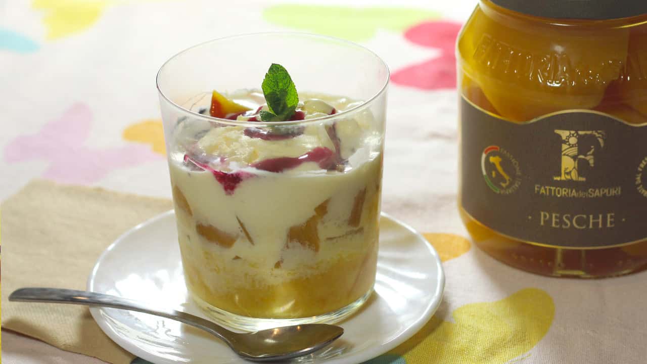 CREMA DI CAPRINO E PESCHE SCIROPPATE