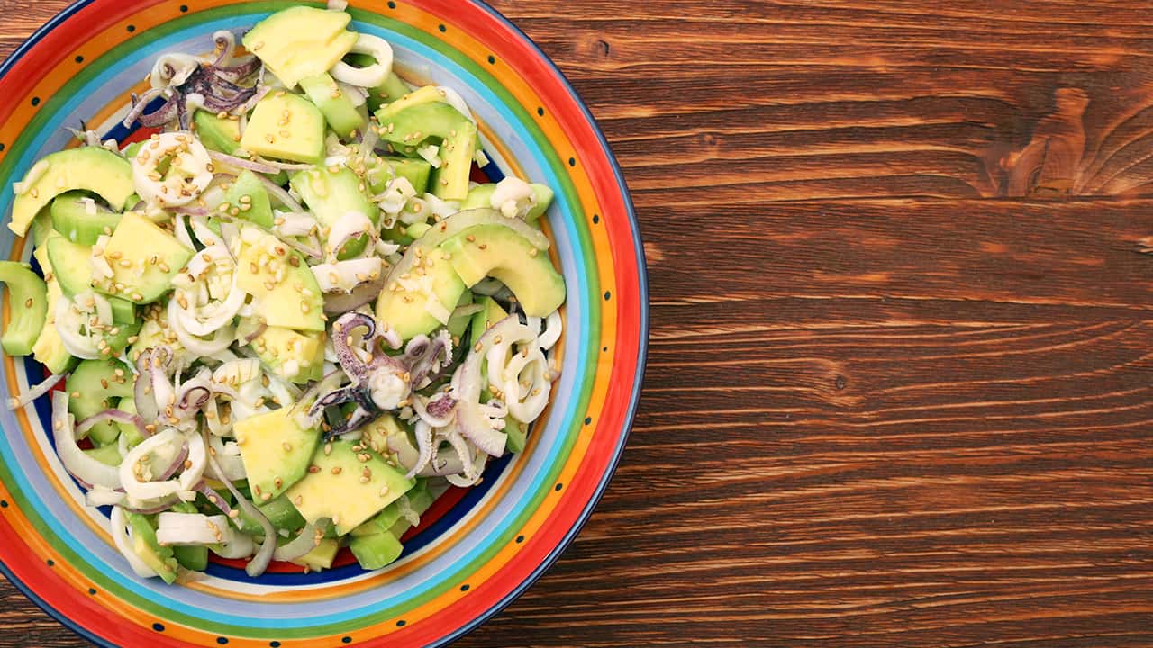 INSALATA DI AVOCADO, PISTACCHI E CALAMARI