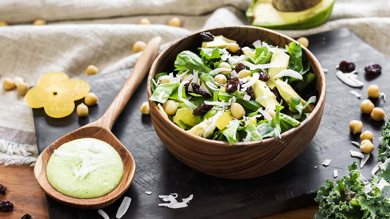 INSALATA CON COCCO, CECI E AVOCADO (COCCO RASPATO)