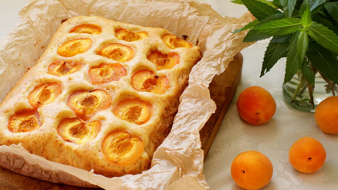 FOCACCIA DOLCE DI ALBICOCCHE E PESCHE