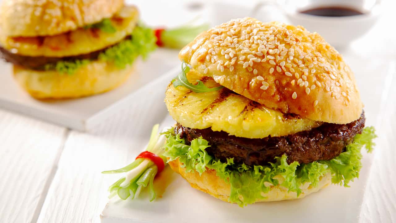 HAMBURGER CON ANANAS GRIGLIATO