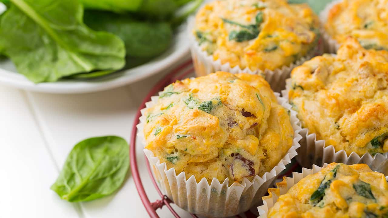 MUFFIN SALATI VEGANI CON ANANAS E SPINACI