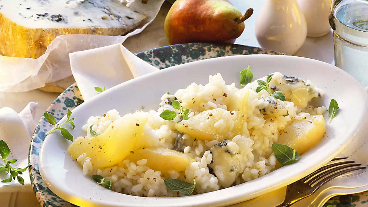 RISOTTO CON PERE SCIROPPATE, GORGONZOLA E NOCI