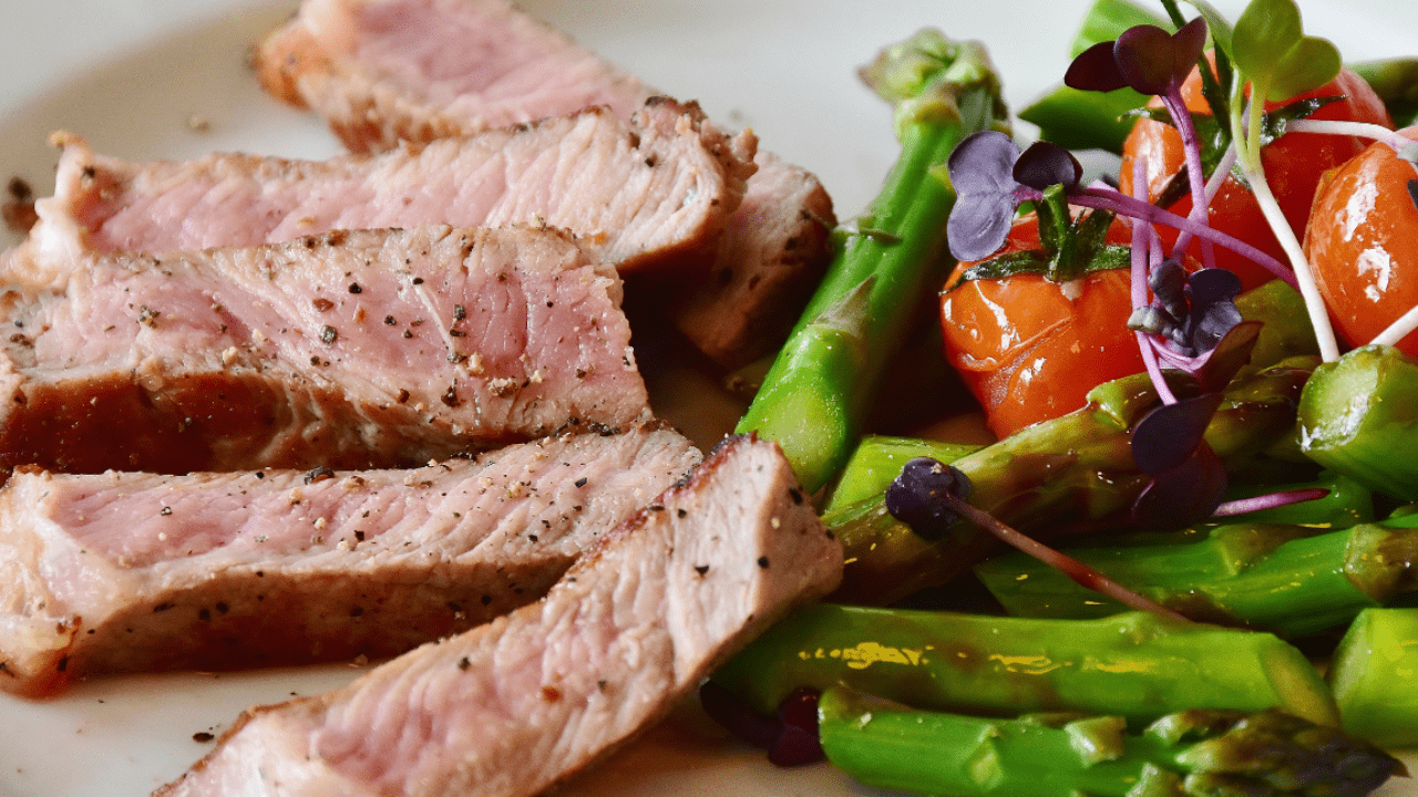 Tagliata di manzo agli asparagi verdi