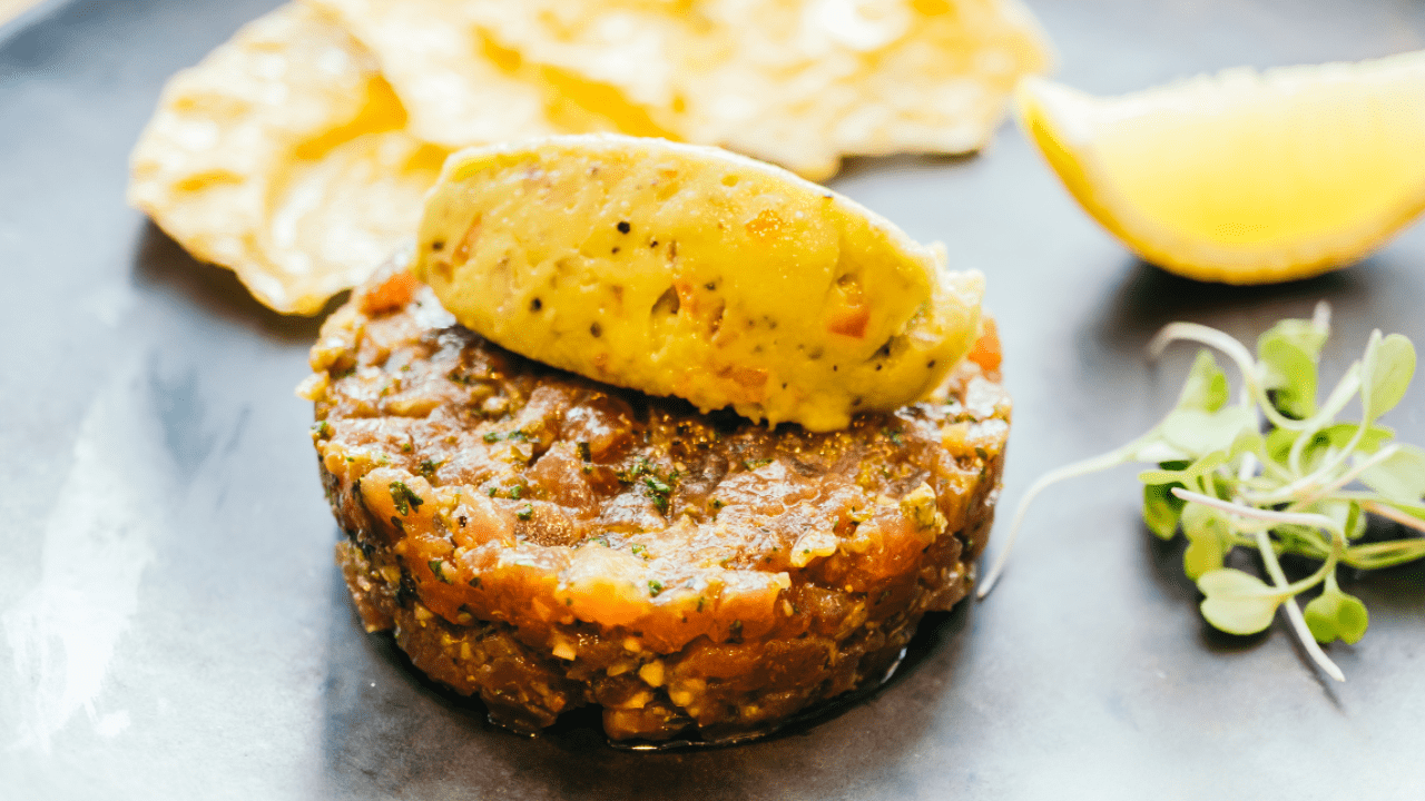 Tartare di pomodoro con cetrioli in agrodolce